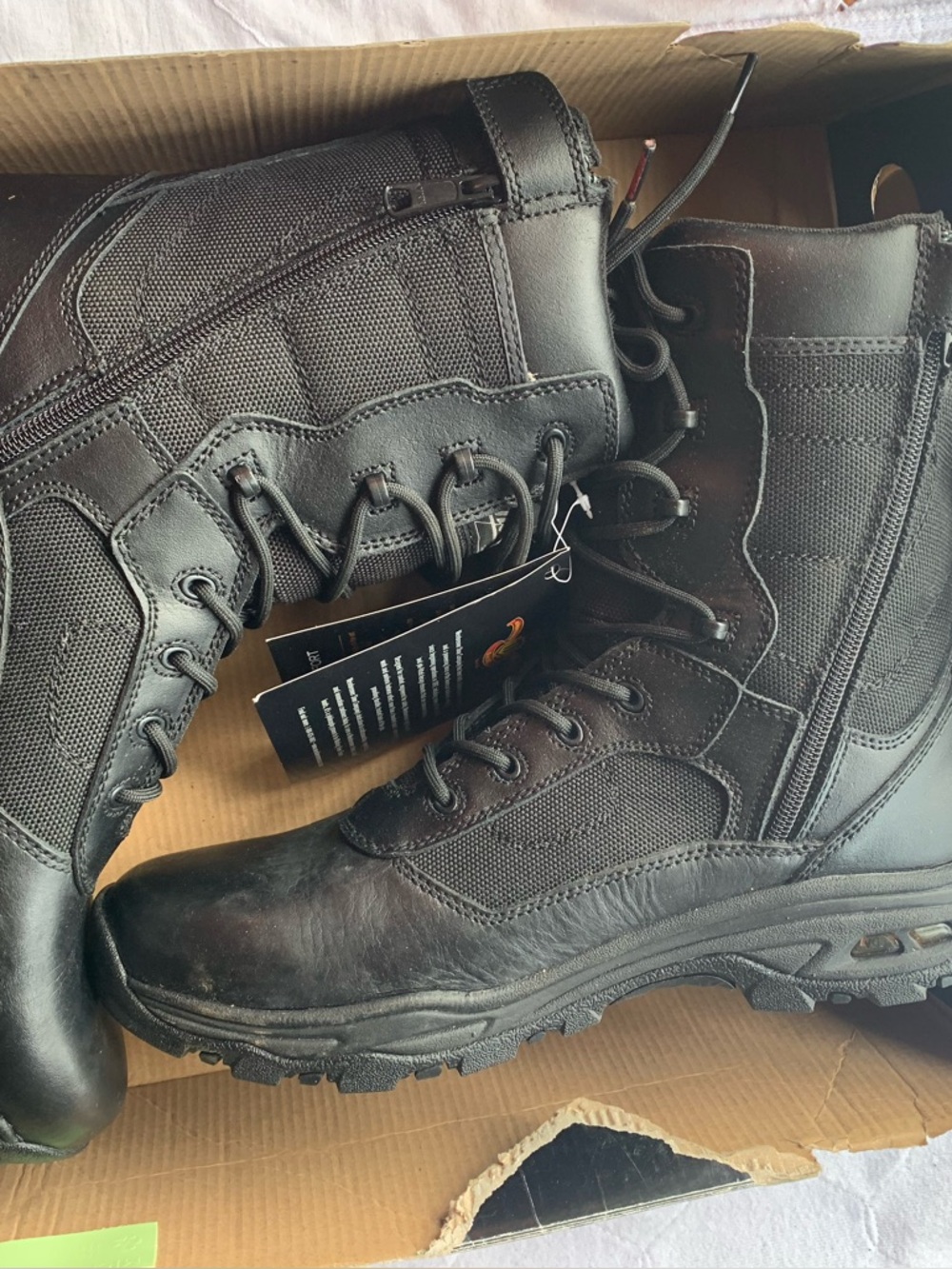 Thorogood men's Tactical Lace-Up Boots - Black new with tag
Size 12m to wide